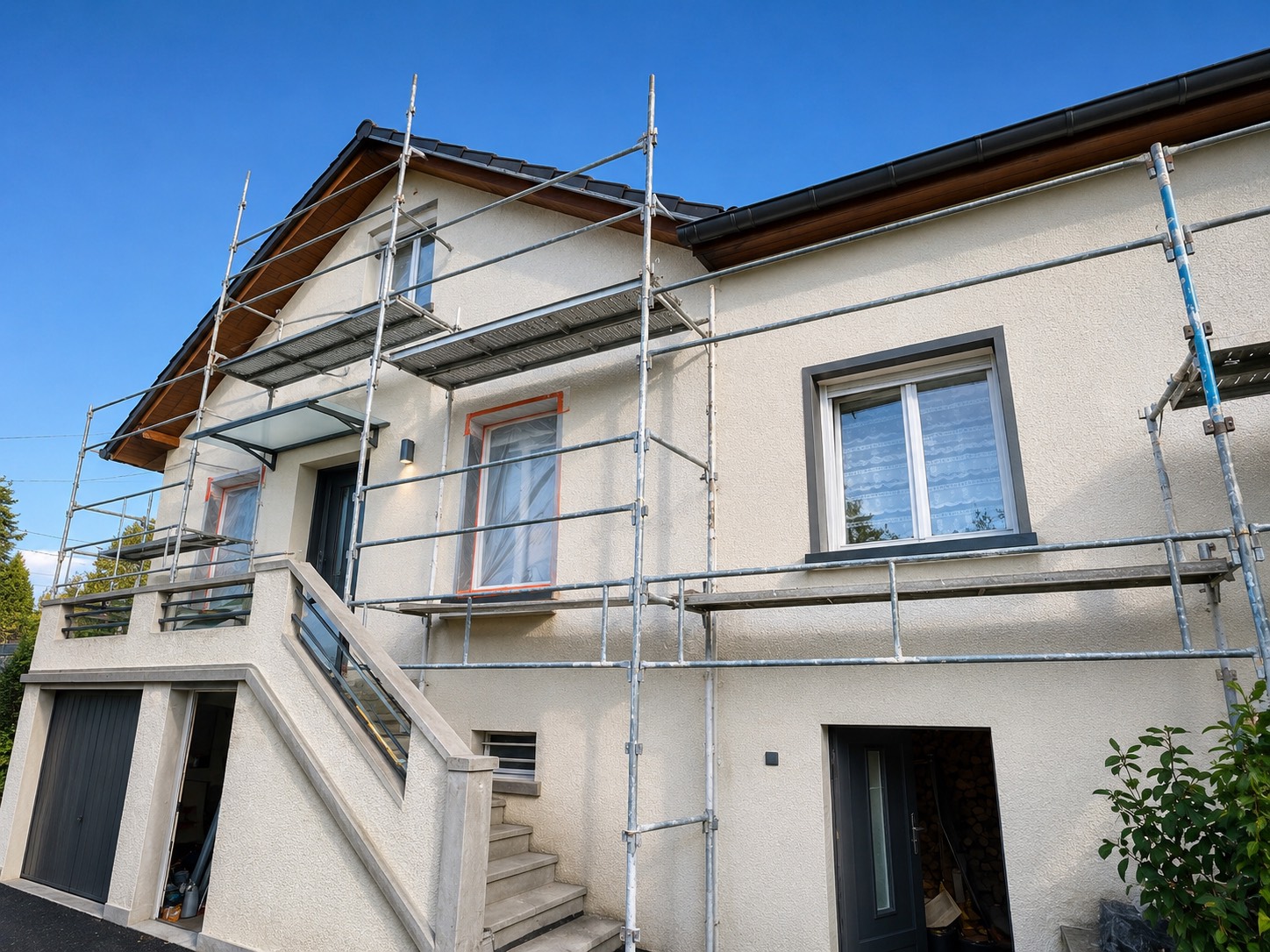 Ravalement façade Tarascon avant/après